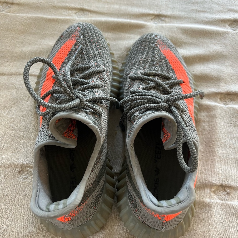 YEEZY SHOES - Picture 3 of 5